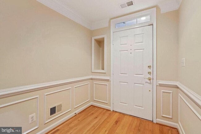 Building Photo - 8878 Ashgrove House Ln