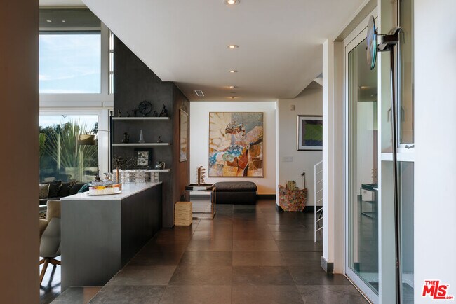 Building Photo - 2651 Nichols Canyon Rd