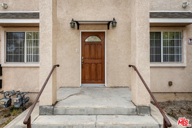 Building Photo - 339 Newland St