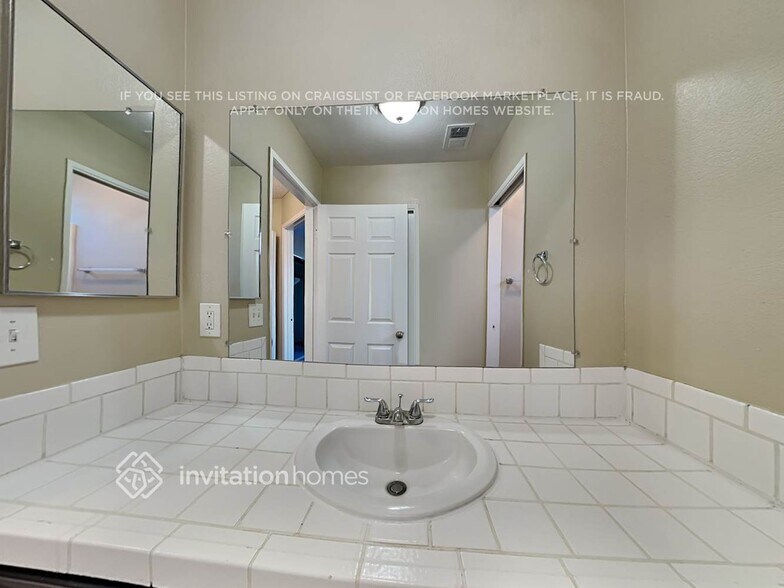 Building Photo - 2666 E Jefferson St