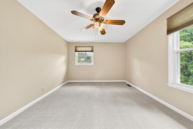 Building Photo - 121 Caldwell Dr