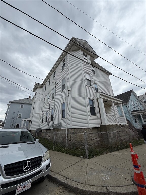 Building Photo - 69 Jencks St