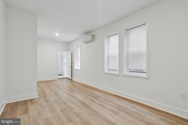 Building Photo - 2250 N Woodstock St