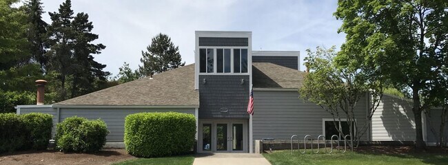Building Photo - Terrific home, Large Yard, Quiet Street