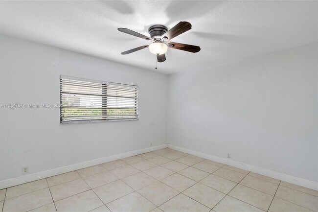 Building Photo - 6534 SW 27th St