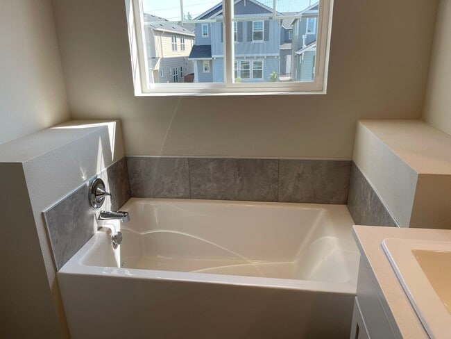 Building Photo - Stylish & Comfortable Living with Fireplac...