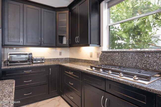 Building Photo - 3548 John Anderson Dr