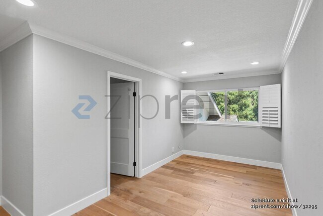Building Photo - 144 Oakridge Dr