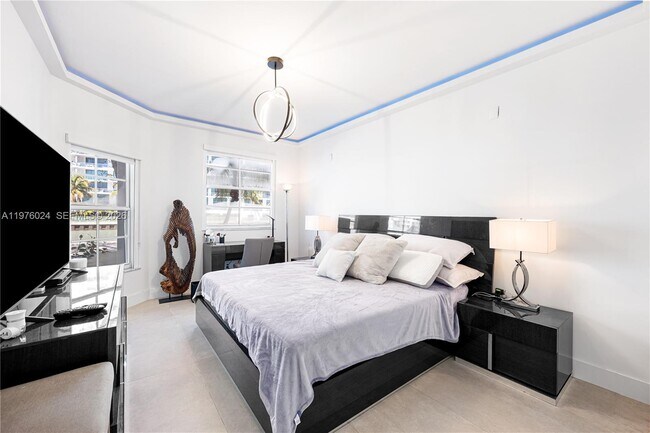 Building Photo - 3255 NE 184th St