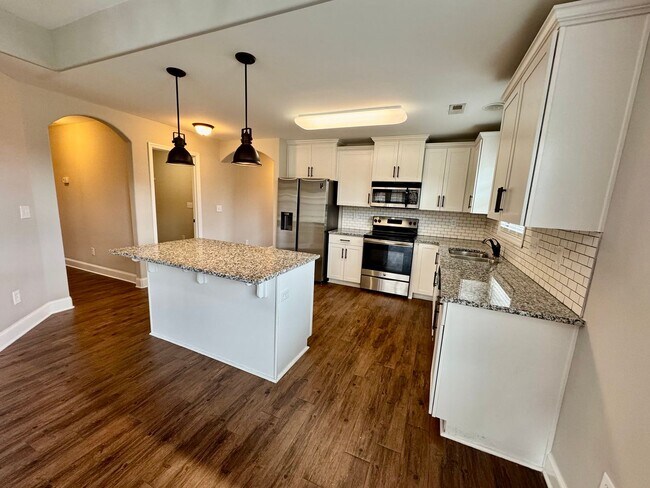 Building Photo - Nice Home Centrally Located in Athens!