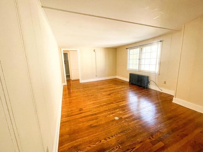 Primary Photo - 705 E Seneca St