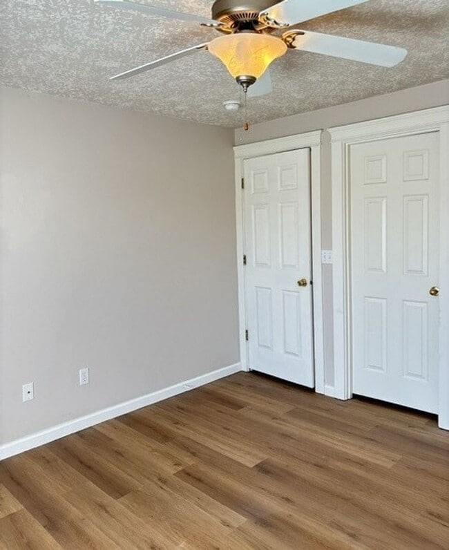 Building Photo - 3Bd/2Ba Single Story Home - Available to View!