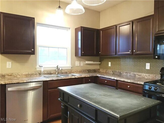 Building Photo - 5055 Lake Forest Dr