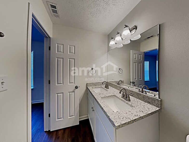 Building Photo - 13232 Golden Ash Ct