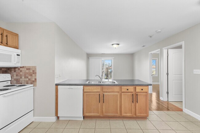 Building Photo - 3423 Ridgeland-303