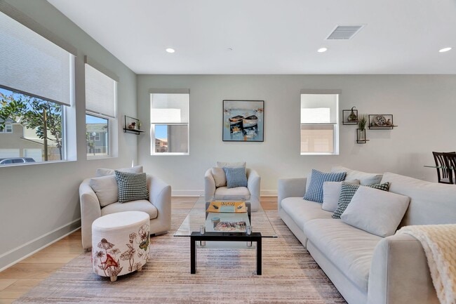 Building Photo - Amazing New Construction House!