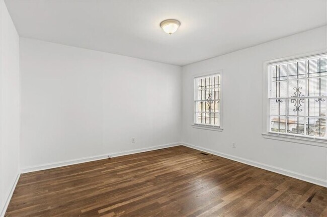 Building Photo - 449 10th St NW