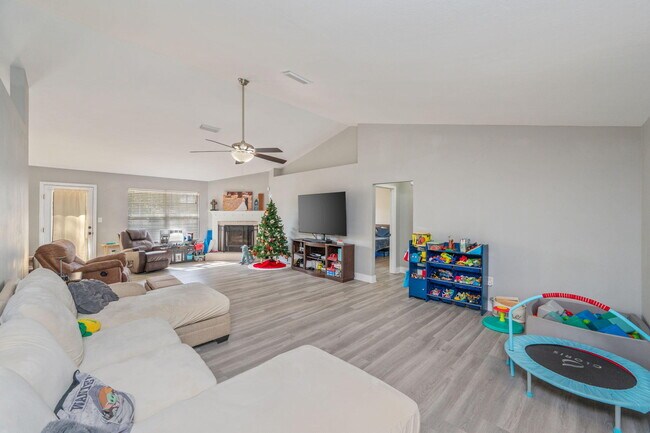 Building Photo - 6100 Saddle Horse Ln