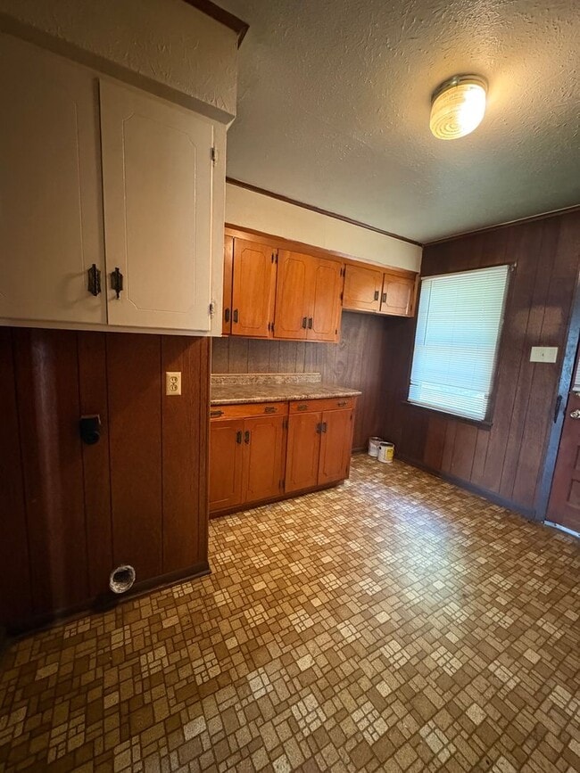 Building Photo - 320 W 83rd St