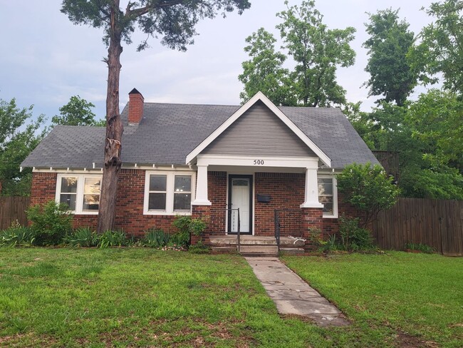 Primary Photo - Cute 2 bedroom, 1 bathroom house located n...