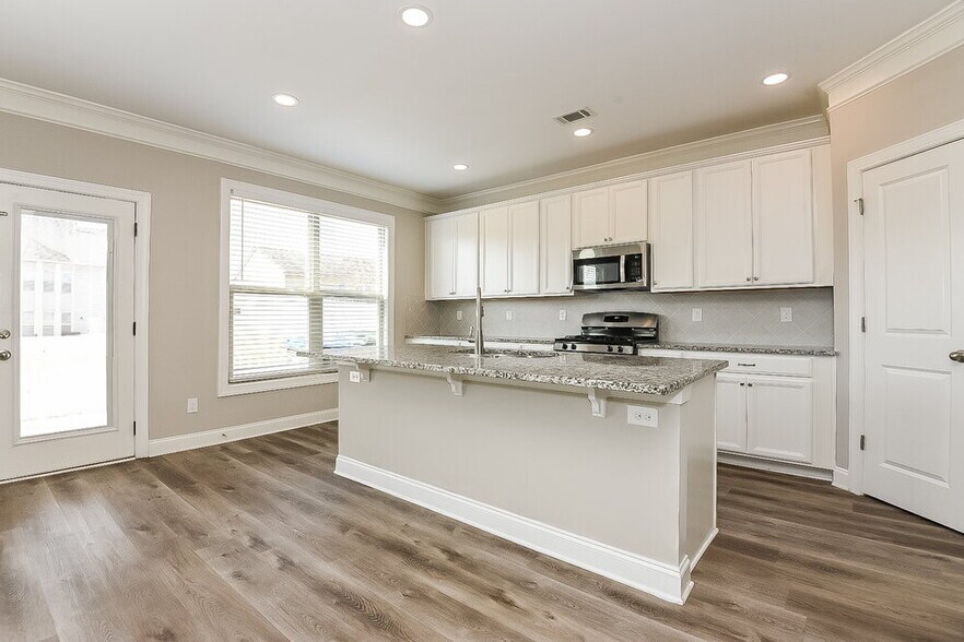 Building Photo - 4640 Settlers Grove Rd