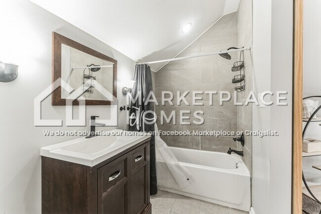 Building Photo - 1917 N College Ave