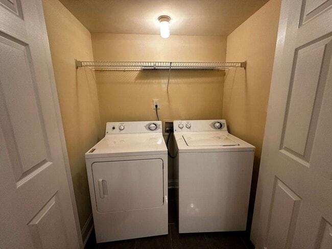 Building Photo - 2 BEDROOM PRE-LEASING FOR AUGUST 2026!