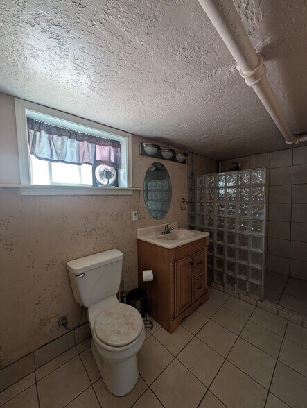 Building Photo - 455 W 500 N