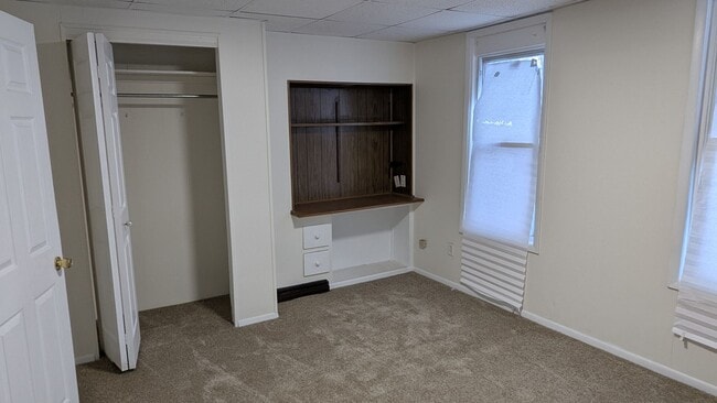 Building Photo - Welcome to this charming 3-bedroom, 1-bathroom home in Akron - Section 8 Welcome