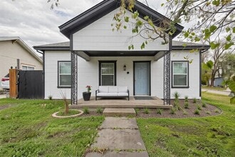 Building Photo - 2123 Langford St