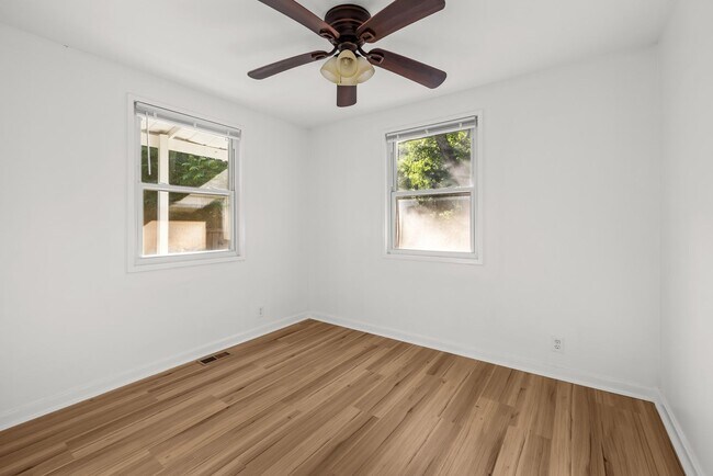 Building Photo - Charming 3 Bedroom, 2 Bathroom house