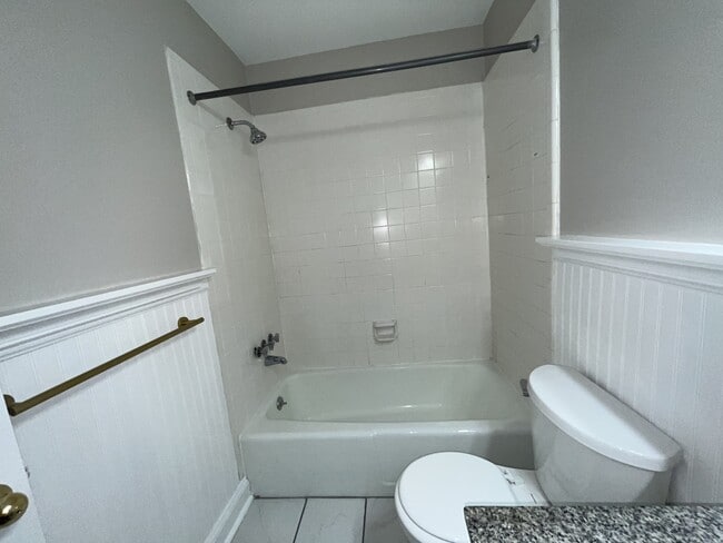 Building Photo - 1212 Schaub Dr