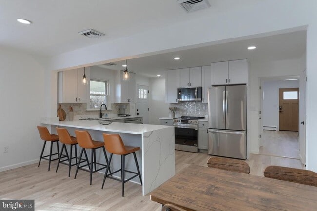 Building Photo - 137 Apple Ln