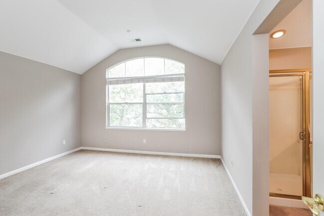 Building Photo - 572 Blackwood Terrace