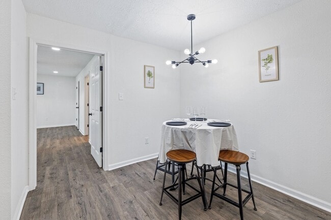 Building Photo - 3579 Oakwood Dr