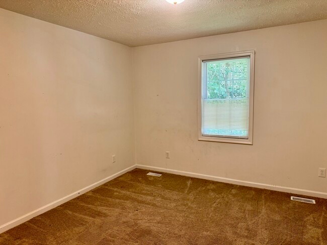 Second bedroom main level - 4907 Sycamore Pl