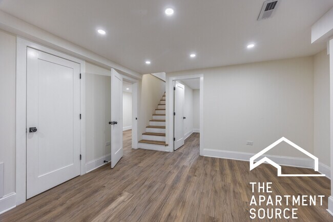 Building Photo - 4638 N Hamilton Ave