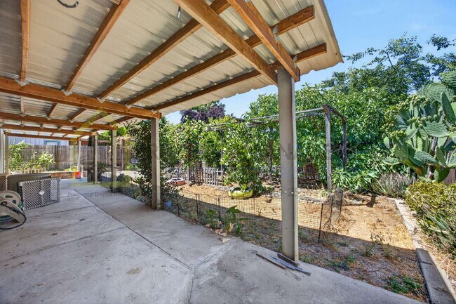 Building Photo - Spacious 4-Bedroom Retreat with 2.5 Baths