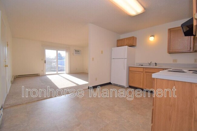 Building Photo - 809 W Villard St