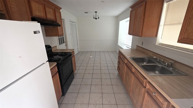 Building Photo - 9422 Pinole Ln