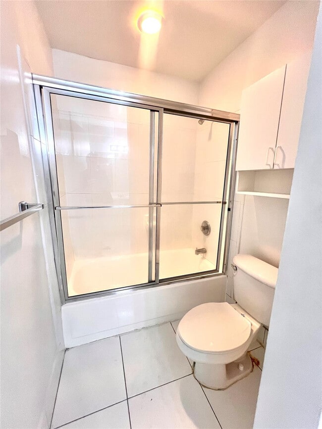 Building Photo - 4145 NE 21st Terrace