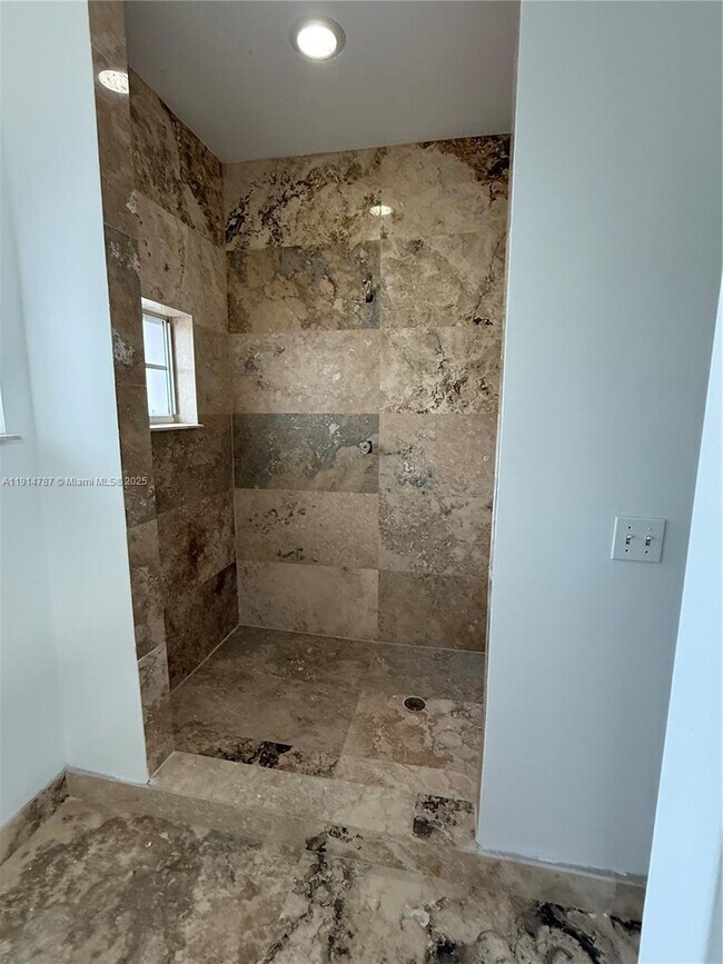 Building Photo - 4157 NE 14th St