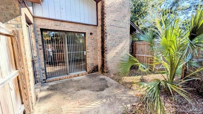Building Photo - 9345 Chisholm Rd