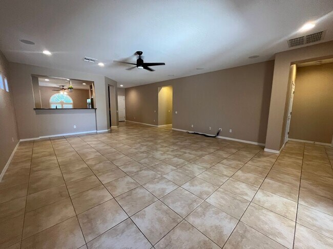 Building Photo - BEAUTIFUL 4 BEDROOM 2 BATHROOM HOME IN PEORIA