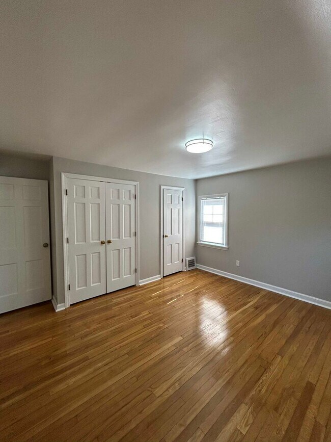 Building Photo - Spacious Colonial For Rent in Lyndhurst
