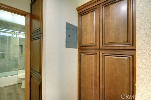 Building Photo - 430 E Country Club Blvd