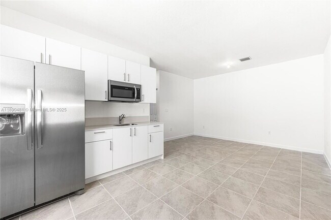 Building Photo - 2232 SE 30th St