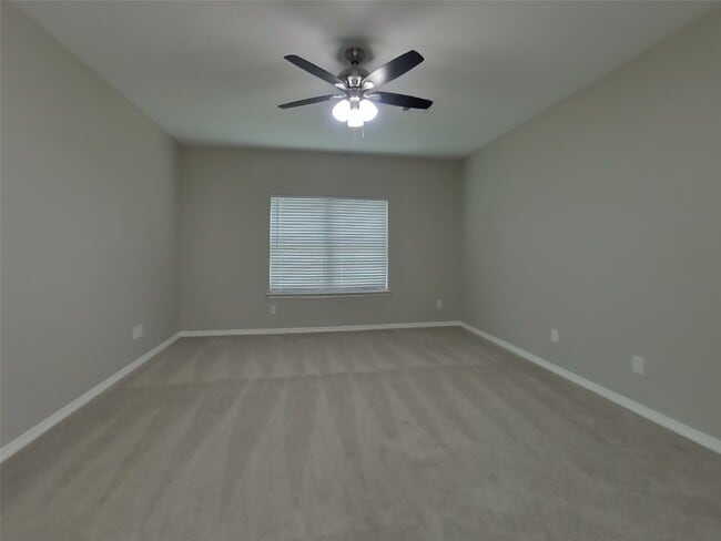 Building Photo - 8026 N Tarrytown Crossing Dr