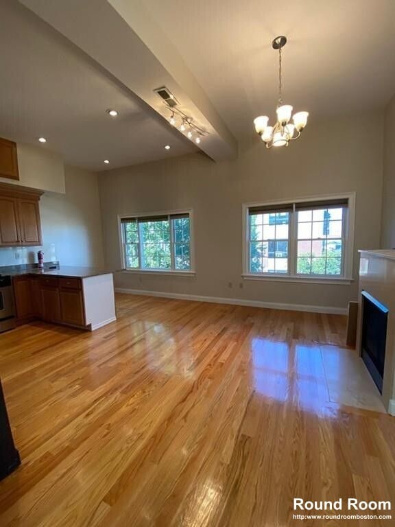 Building Photo - 261 W 2nd St