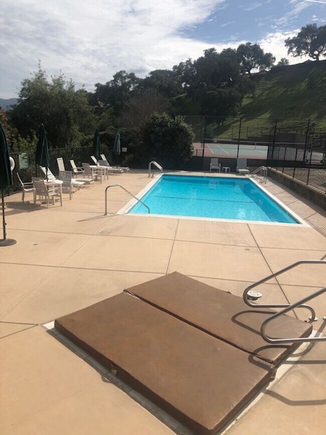 Building Photo - Beautiful Home in Gated Community